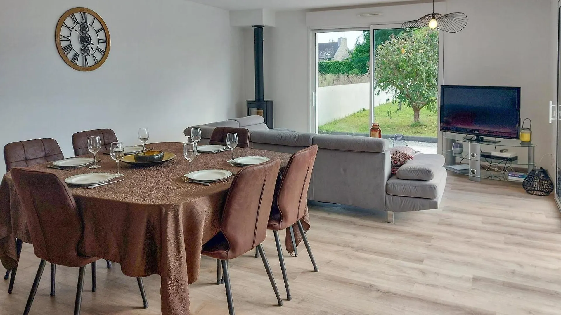 Beautiful Home In Santec With Wifi Holiday home